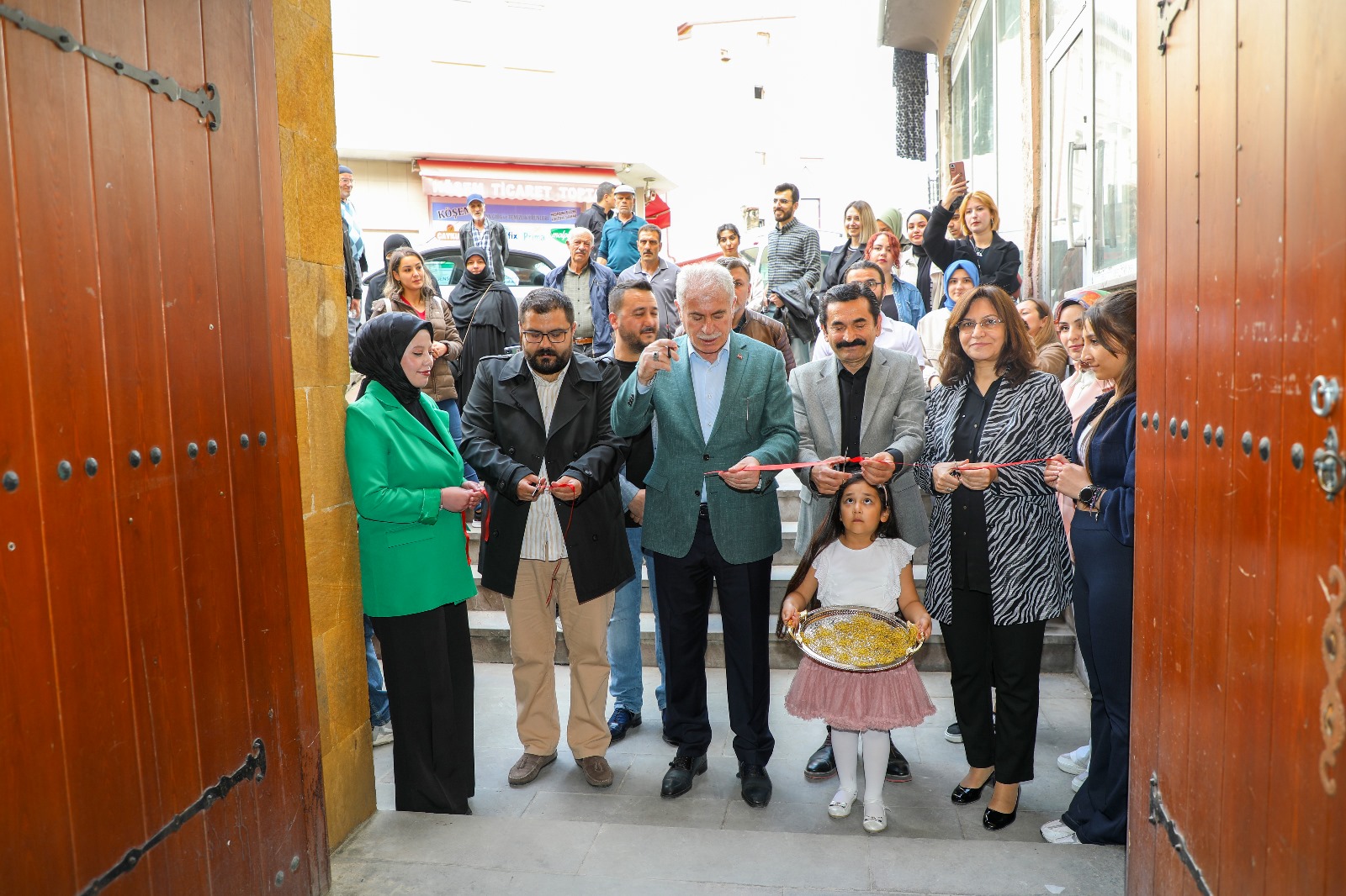 Fotoğrafçılık ve Kameramanlık Programı Öğrencileri, Taşhan'da Yıl Sonu Sergisi Açtılar